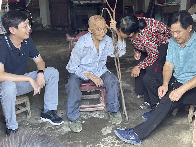 區(qū)人大代表、集團(tuán)副總馮小龍走訪潘塘福利院為老人送關(guān)懷